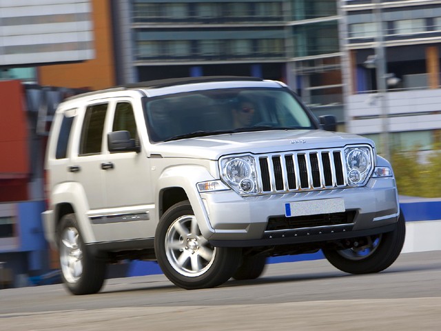 JEEP Cherokee 3ª serie Cherokee 2.8 CRD DPF Sport Auto JEEP Cherokee 3ª serie Cherokee 2.8 CRD DPF Sport Auto