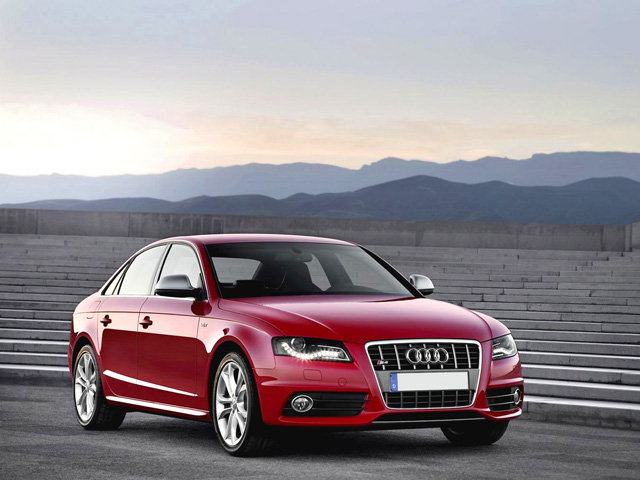 AUDI A4 4ª serie S4 3.0 V6 TFSI quattro S tronic AUDI A4 4ª serie S4 3.0 V6 TFSI quattro S tronic
