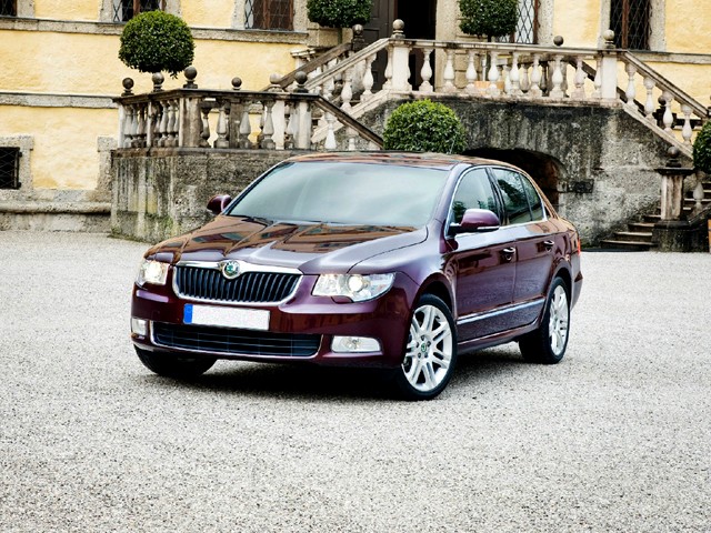 SKODA Superb 2ª serie Superb 2.0 TDI CR 140CV DSG Style SKODA Superb 2ª serie Superb 2.0 TDI CR 140CV DSG Style