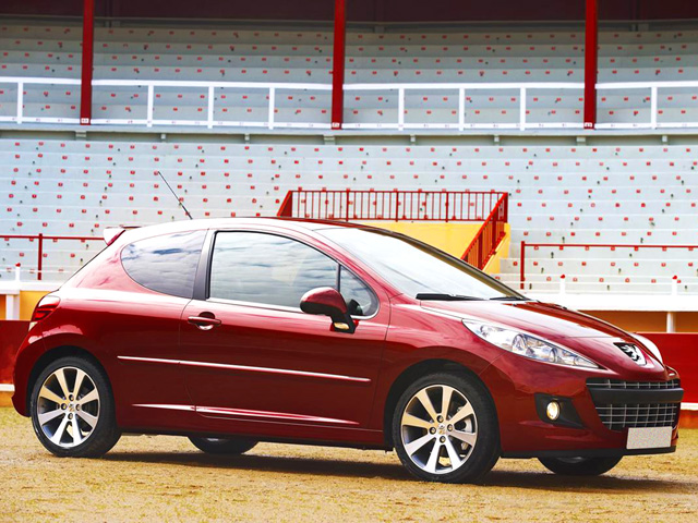 PEUGEOT 207 Plus 1.4 HDi 70CV 3 porte PEUGEOT 207 Plus 1.4 HDi 70CV 3 porte