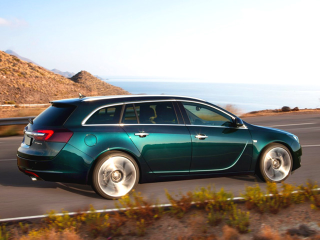 OPEL Insignia 2.0 CDTI 4x4 163CV Sports Tourer aut. Cosmo OPEL Insignia 2.0 CDTI 4x4 163CV Sports Tourer aut. Cosmo