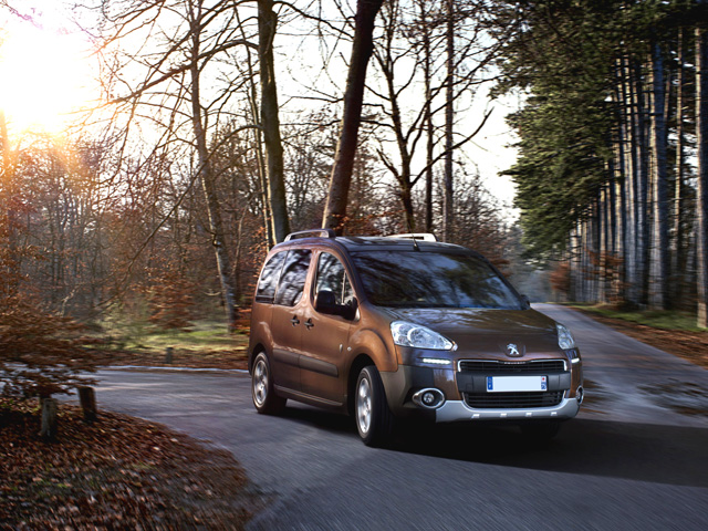 PEUGEOT Partner Tepee 1.6 HDi 115 CV 4x4 Outdoor Extreme PEUGEOT Partner Tepee 1.6 HDi 115 CV 4x4 Outdoor Extreme